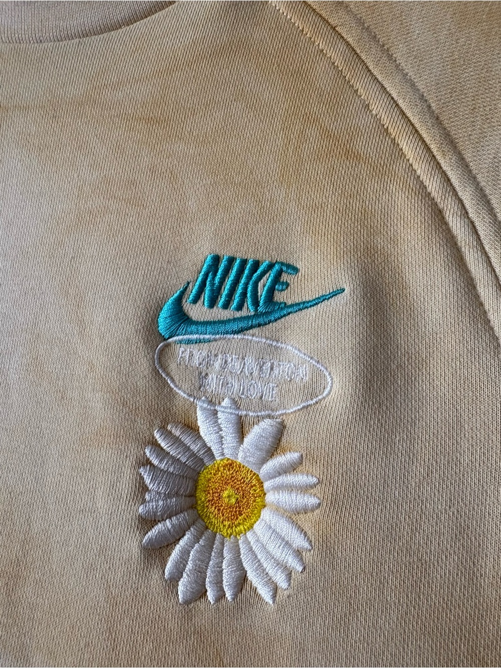 Have a ‘Nike’ day crewneck sweatshirt - Picture 4 of 6